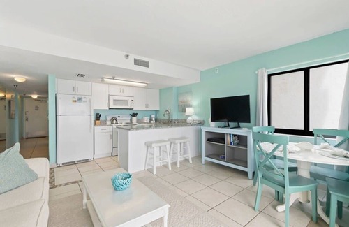 Daytona Beach Shores Apartment | Updated Ocean Front Condo | Aquamarine Suite 201
