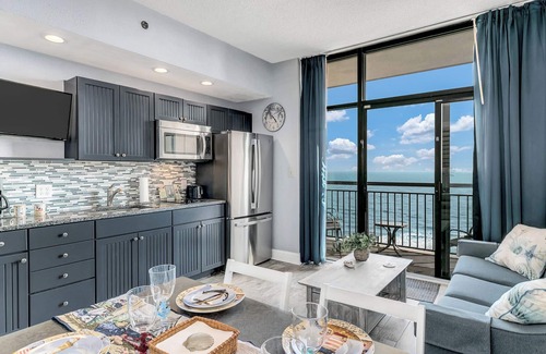 Windy Hill Condo | Updated oceanfront penthouse with beach chairs and no parking or resort fees