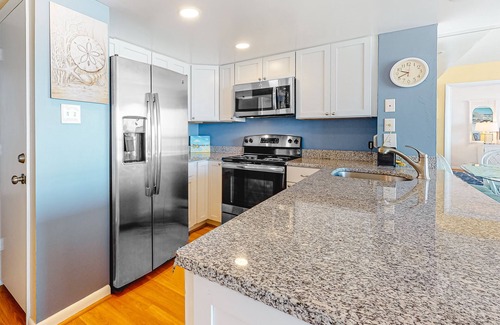 North Ocean City Condo | Updated, ocean-view condo with balcony, pools, saunas, game room & gym