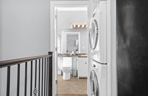 Willoughby Cabin | Updated One Bedroom Carriage Home in Langley