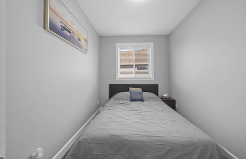 Willoughby Cabin | Updated One Bedroom Carriage Home in Langley