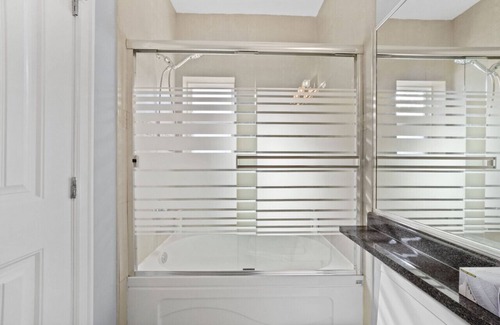 Willoughby Cabin | Updated One Bedroom Carriage Home in Langley
