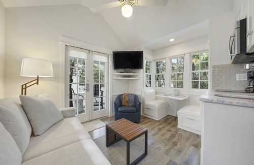 Seaside Cottage | Updated, One Level, 1 BD Cottage in Seaside, FL, Sleeps 4 + 2 Adult Bikes!
