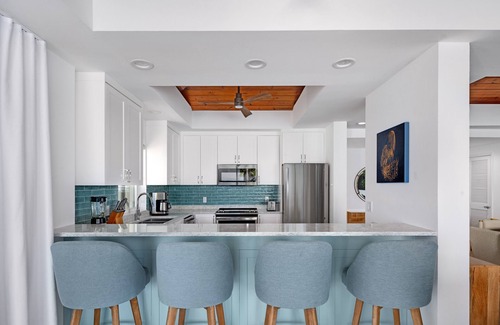 The Bight Condo | Updated Penthouse amazing ocean front view of GRACE BAY BEACH!