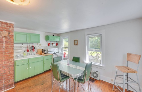 Bearsville Cabin | Updated/Pet-Friendly Cabin By Hikes and Woodstock!