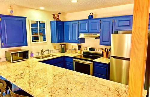 Taos Ski Valley Cabin | Updated Private Cabin with Mountain and Red River Views Mins to Town/Lifts Wi-Fi