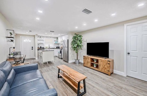 Tampa House | Updated Ranch near Airport & easy access to Beaches