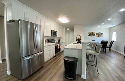 Moran Prairie House | 🔥Updated Rancher near 🛍 shopping & restaurants 🍽 🐾