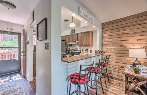 Ruidoso Condo | Updated Ruidoso Mountain Escape w/Deck & Balcony!