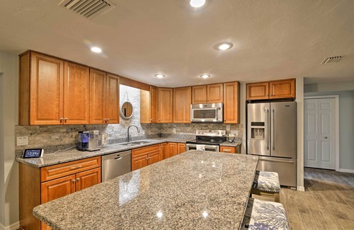 Yankeetown House | Updated Rustic Yankeetown Home w/Lanai & Dock