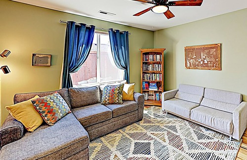 Mountain View House | Updated Sanctuary in Quiet Locale w/ Private Backyard Oasis & Provided Bikes