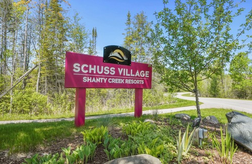 Mancelona Condo | Updated Shanty Creek Condo Steps from Golf & Ski!
