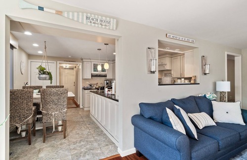 Southend House | Updated single family home right between the Cove and Jetty drive on beaches!