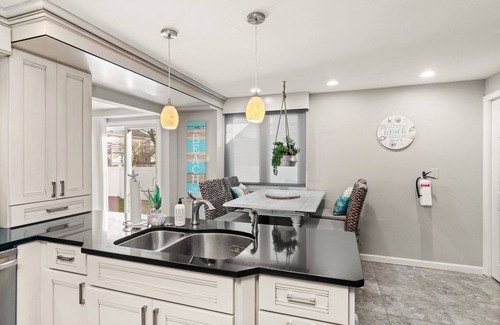 Southend House | Updated single family home right between the Cove and Jetty drive on beaches!