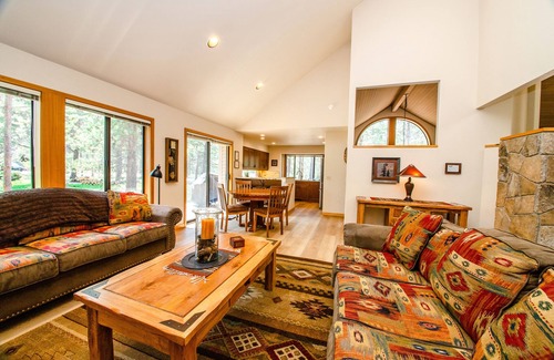Sunriver House | Updated Single level home with A/C & private hot tub - Summit View 5