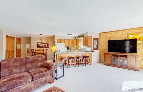 Four O'Clock Condo | Updated ski-in condo with hot tubs, fireplace, gym & views