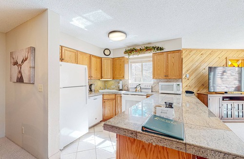 Four O'Clock Condo | Updated ski-in condo with hot tubs, fireplace, gym & views