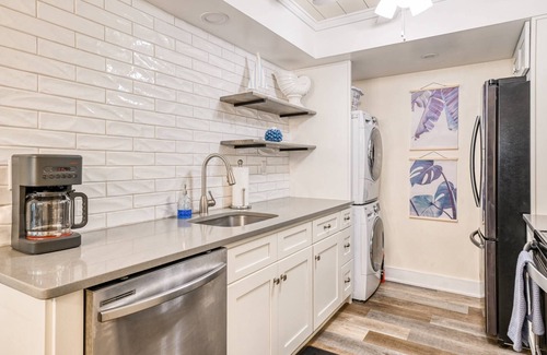 Butler Beach Condo | Updated! Steps to Pool and Beach Access, Minutes to Downtown Attractions, $300 in Free Tickets Daily