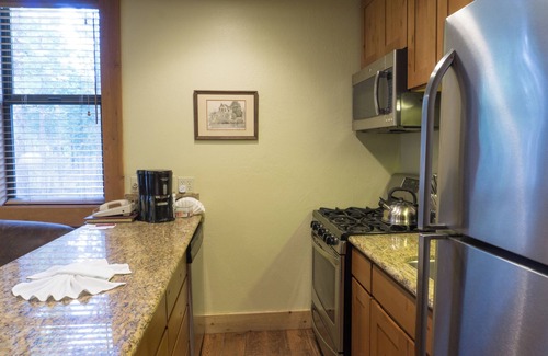 Truckee Condo | Updated Studio Condo in Aspen Grove by RedAwning
