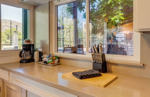 Kaweah Cottage | Updated Three Rivers Vacation Rental w/Gas Grill