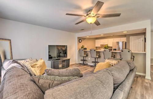 Valparaiso House | Updated Townhome with Deck about 12 Mi to Beaches!