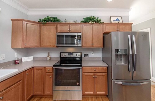 Blacksburg House | Updated townhouse, conveniently located 2 miles from VT campus, and downtown Blacksburg