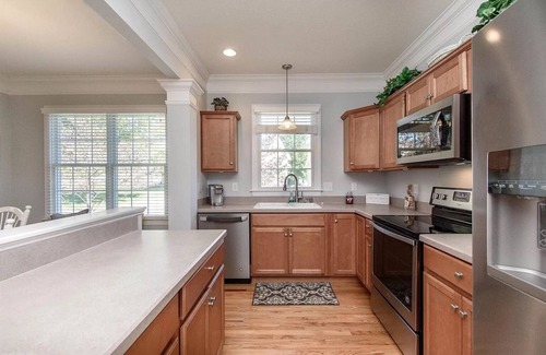 Blacksburg House | Updated townhouse, conveniently located 2 miles from VT campus, and downtown Blacksburg
