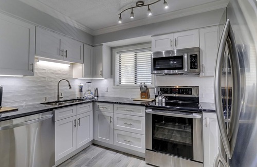 Palmetto Dunes Villa | Updated villa minutes walk to the beach. Seasonal heated outdoor pool