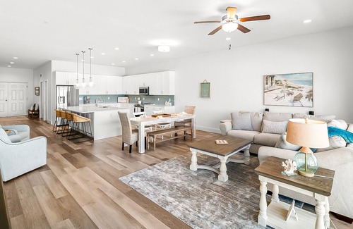 Madeira Beach Condo | Updated Water View Condo with Shared Pool, Balcony, Central AC - Snowbirds OK