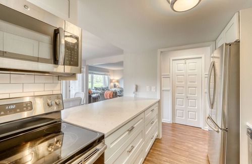 West Beach Village Villa | Updated West Beach villa w/fairway & lagoon views - walk to beach