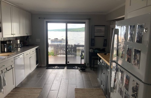 Scottsburg House | UPDATED YEAR ROUND LAKE HOUSE