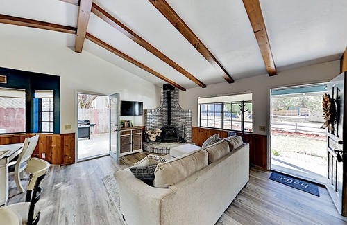 Woodlands Cabin | ❤UpdatedCabin with ★FirePlace★HotTub★BBQ★EVCharger★Boardgames❤Arcade🕹Firepit