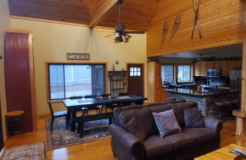 Thompsonville Cabin | Upgraded! Beautiful, Spacious Cabin at Crystal Mountain Resort.