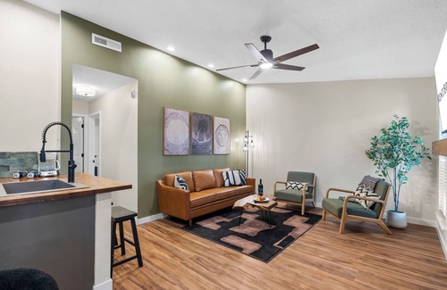Kimberling City House | Upgraded Bungalow w Peaceful Views-Cmty Outdoor Pool, Mini Golf & More-Free Daily Tickets