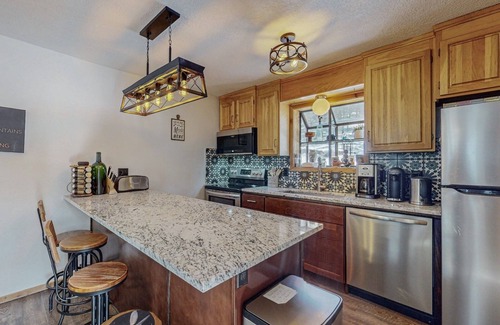 Angel Fire Condo | Upgraded condo conveniently located near chair lift, restaurants & equip rentals