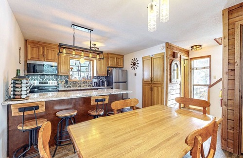 Angel Fire Condo | Upgraded condo conveniently located near chair lift, restaurants & equip rentals