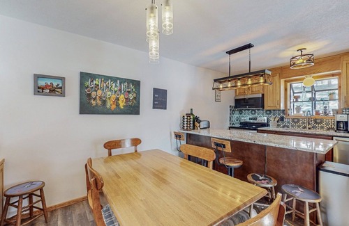 Angel Fire Condo | Upgraded condo conveniently located near chair lift, restaurants & equip rentals