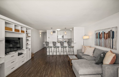 Kihei Condo | Upgraded Corner Unit with Amazing Pool and Ocean Views! - Sugar Beach #421