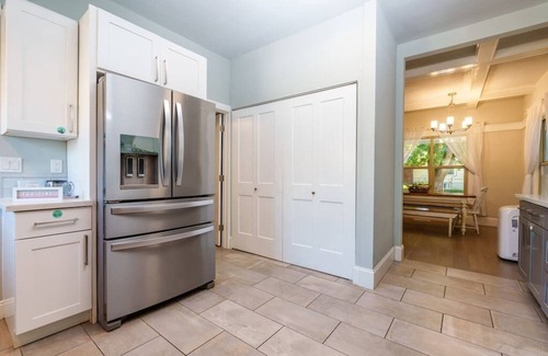 University District House | Upgraded Home with 5BR/4Bath/4 FREE gated parking/EV Charger