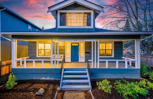 University District House | Upgraded Home with 5BR/4Bath/4 FREE gated parking/EV Charger