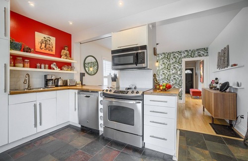 Woodbine - Lumsden House | ★ Upper Beaches Zen Den - Entire House + Parking ★