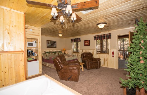 Ruidoso Cabin | Upper Canyon Inn & Cabins