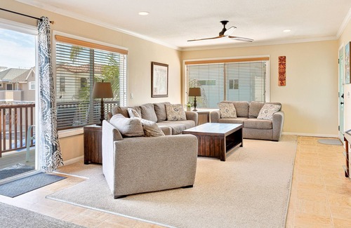 West Newport House | Upper condo walkable to the beach with decks, balcony, grill, views, & W/D