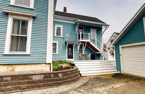Bucksport House | Upper Corbel House