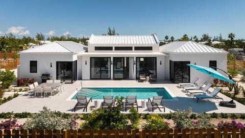 Leeward Settlement Villa | Upper East Side Enclave #14