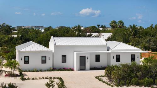 Leeward Settlement Villa | Upper East Side Enclave #14
