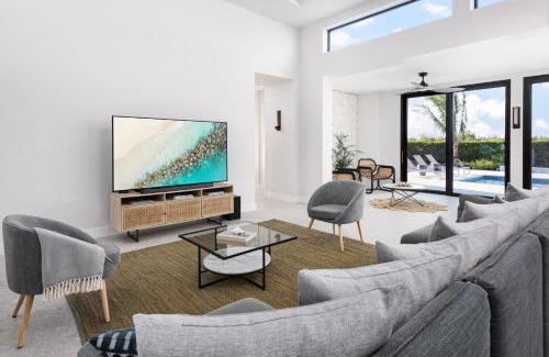 Leeward Settlement Villa | Upper East Side Enclave # 18