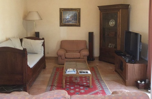 Le Rouret House | Upper floor of a neo Provencal villa with swimming pool and large garden