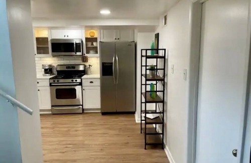 The Palisades Apartment | Upper Georgetown Charming City Retreat