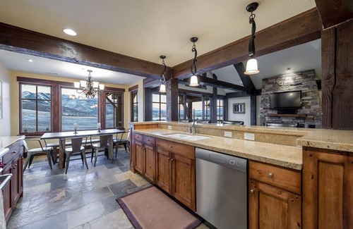 Huntsville Condo | Upper Level. Amazing Mountain Views. Exposed Wooden Beams. EW103